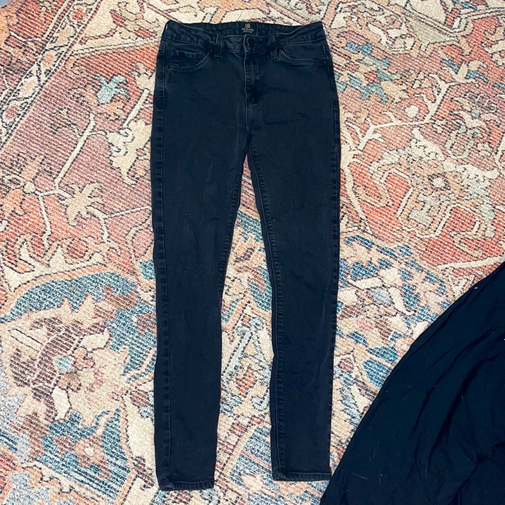 BLACK super skinny JEGGINGS by brand Just Black. Size 26